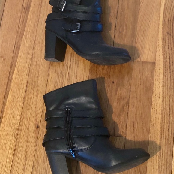 Heeled boots - Picture 3 of 3